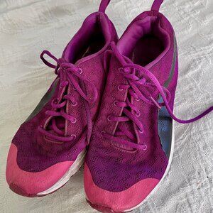 PUMA sneakers magenta pink - good used condition - 8.5